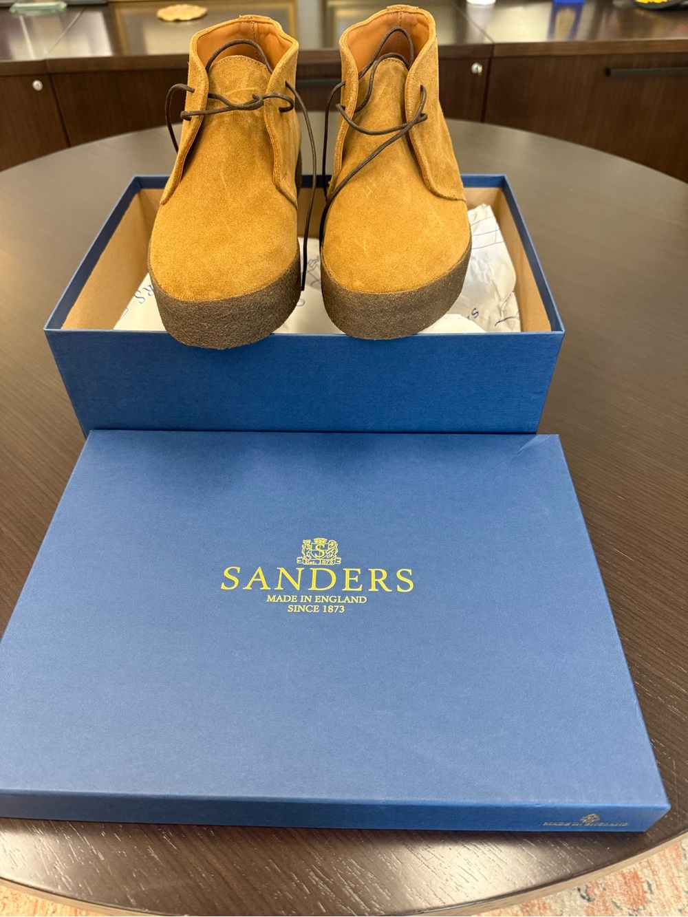 Sanders Men’s Suede Chukka Boots in Tan. New, unworn and in box. 8UK, 9US